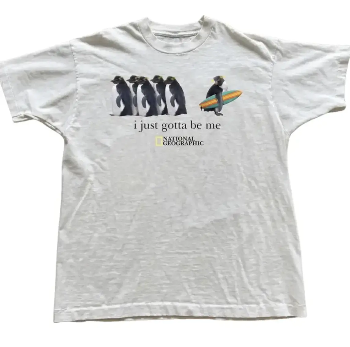 Gildan Men's and Women's T-shirt, Penguin Surfing I Just Gotta Be Me Graphic Tee, Animal Tee, Unisex T-shirt, Gift T-shirt, Y2k Unisex Graphic Tees Gothic Grunge Emo Scene Amity Affliction Style Clothes Menswear Womenswear Streetwear c86