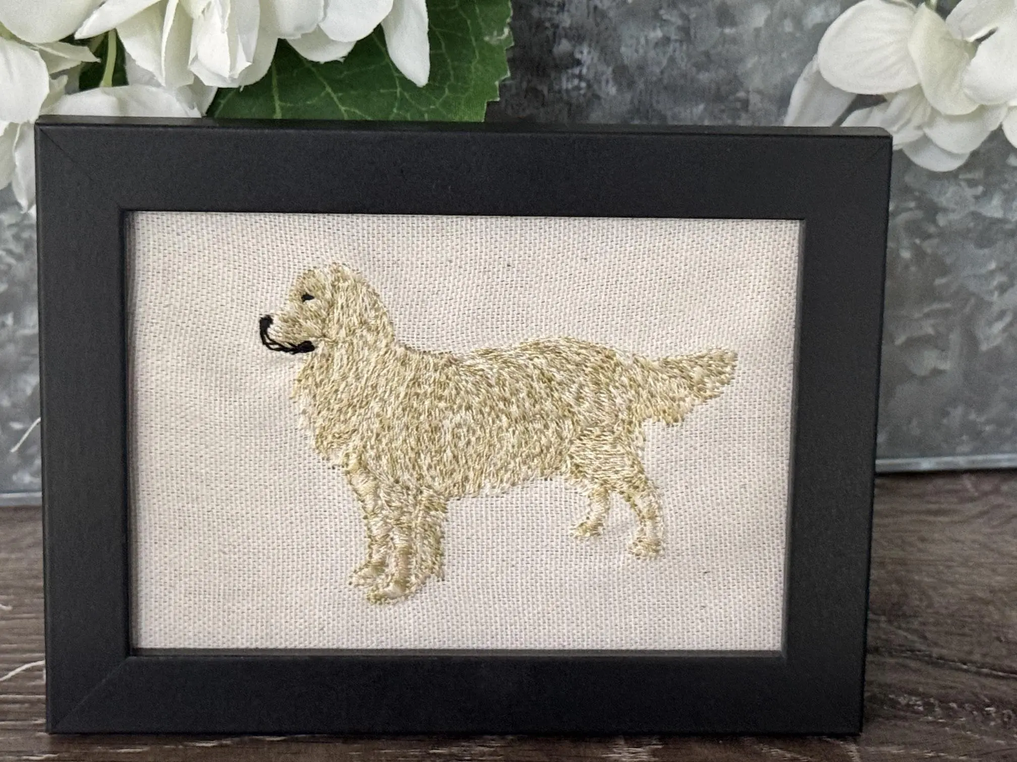 Animals-Themed Golden Retriever Machine Stitched Framed Photo Frame - Customizable Handmade Home Décor, 100+ Designs, Cute Wall-Tabletop Display, Thoughtful Gift
