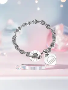 1pc Women's Classic Heart Carved T-Shaped Clasp Titanium Steel Chain Bracelet, Heart Charm Bracelet, Mother's Day Gift, Elegant Jewelry Accessory, Elegant Bangle