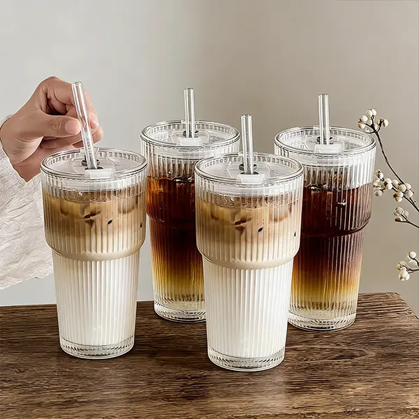 Stylish Ribbed Glass Tumblers, 4-Pack 18oz (540ml/500-1,000 ml Range) Travel Leak-Proof Portable Straw Cups with Lids & Straws, Reusable Washable Kitchenware for On-the-Go Iced Coffee, Round Shape