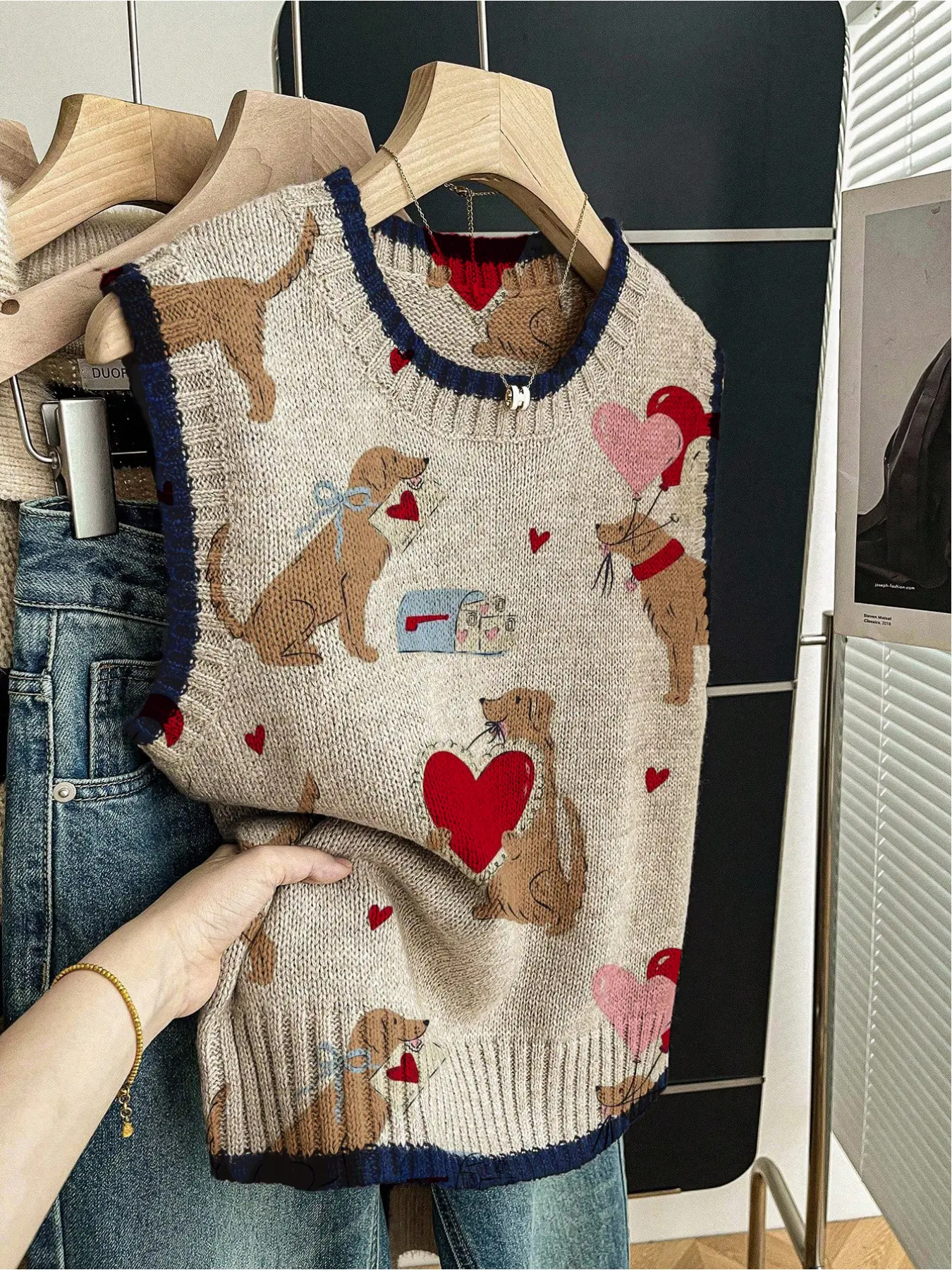1 piece + Spring and summer back-to-school Casual Sleeveless Outerwear style loose round-neck sleeveless woolen fabric with dark blue border and heart-shaped puppy print Valentine's Day knitted top for women, paired with a vest, worn alone, Knit Vest Tops