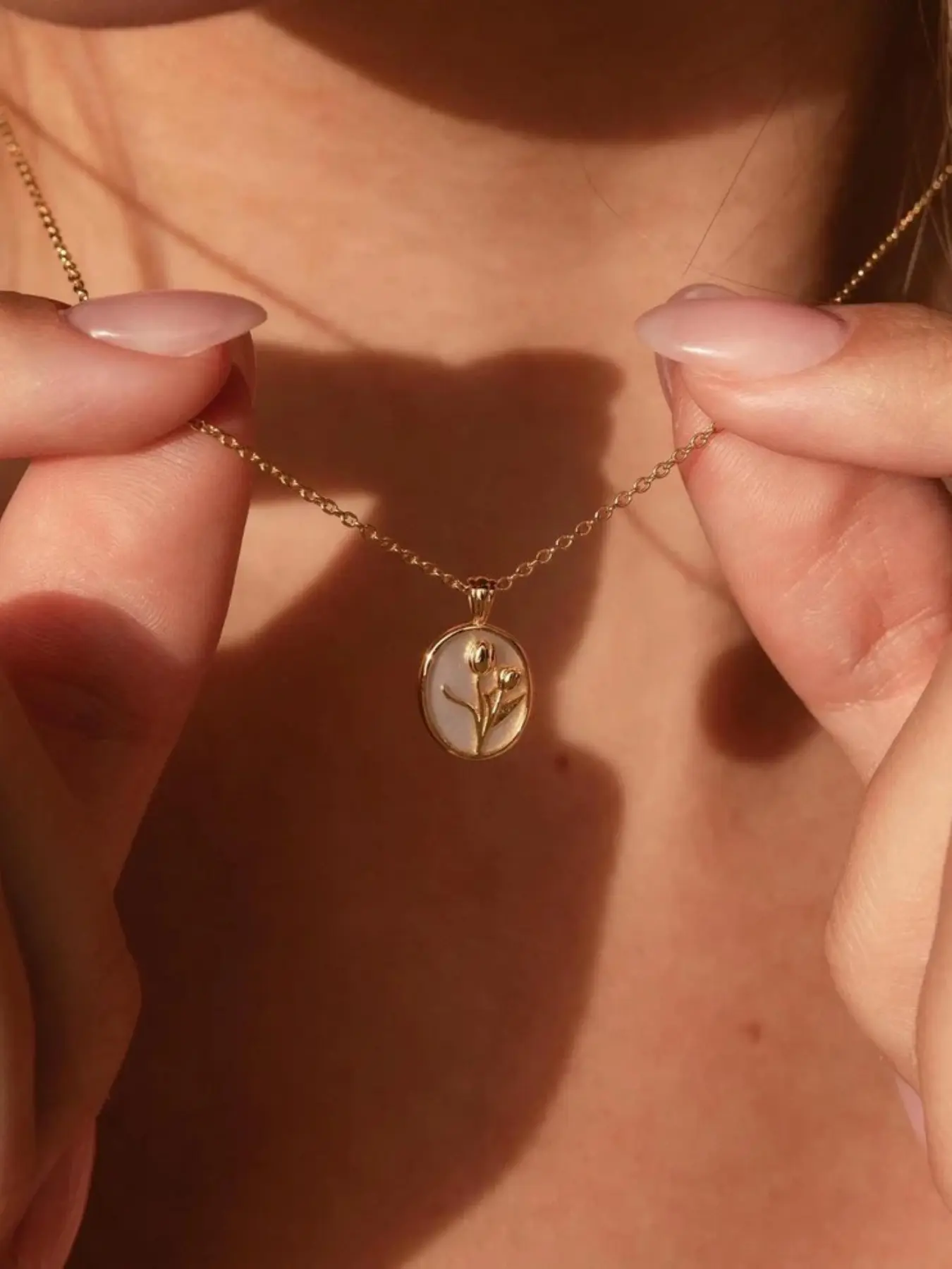 Elegant Tulip Pendant Necklace, Vintage Floral Design, Adjustable Clavicle Chain, Sweet Cute Jewelry Gift for Women, Necklace for Daughter, Exquisite Chain Jewelry, Flower Pendant Necklace
