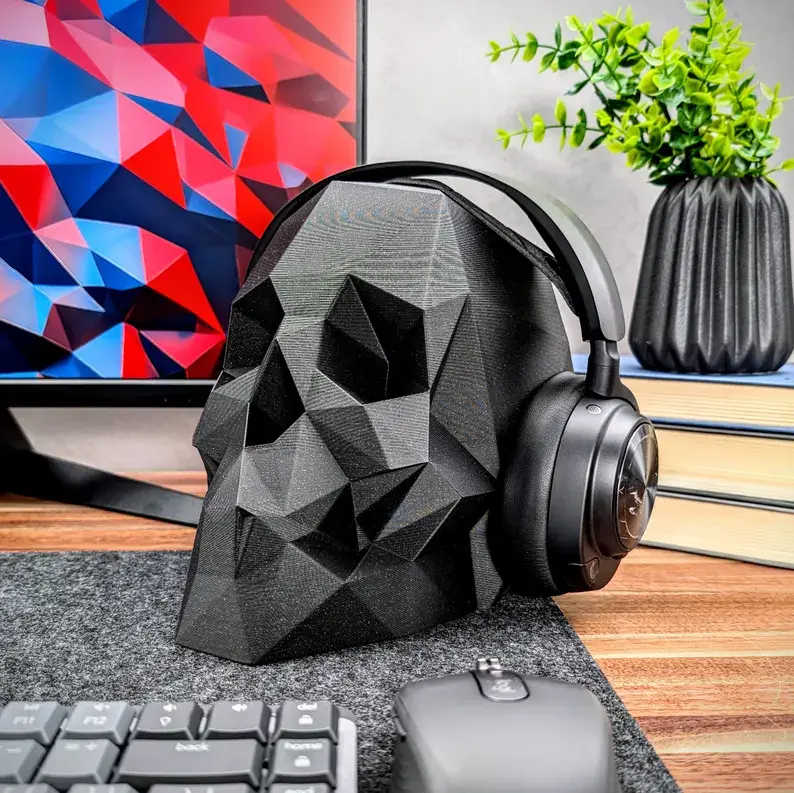 Skull Headphone Holder | Low Poly Skull Headset Stand