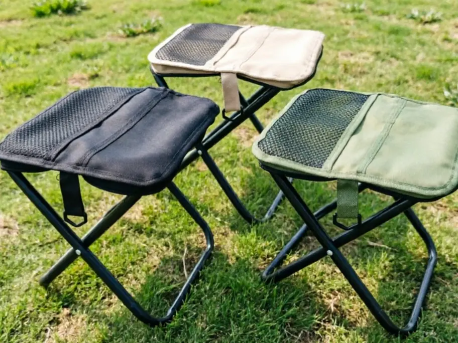 Outdoor Folding Chairs, Compact and Portable Beach Stool - Lightweight Seat for Camping, Fishing, and Hiking, Beach Chair Foldable, Space-Saving, Campfire / Bbq Party, River Adventures, Outdoor Seating, Practical, Sturdy Frame, Foldable Legs