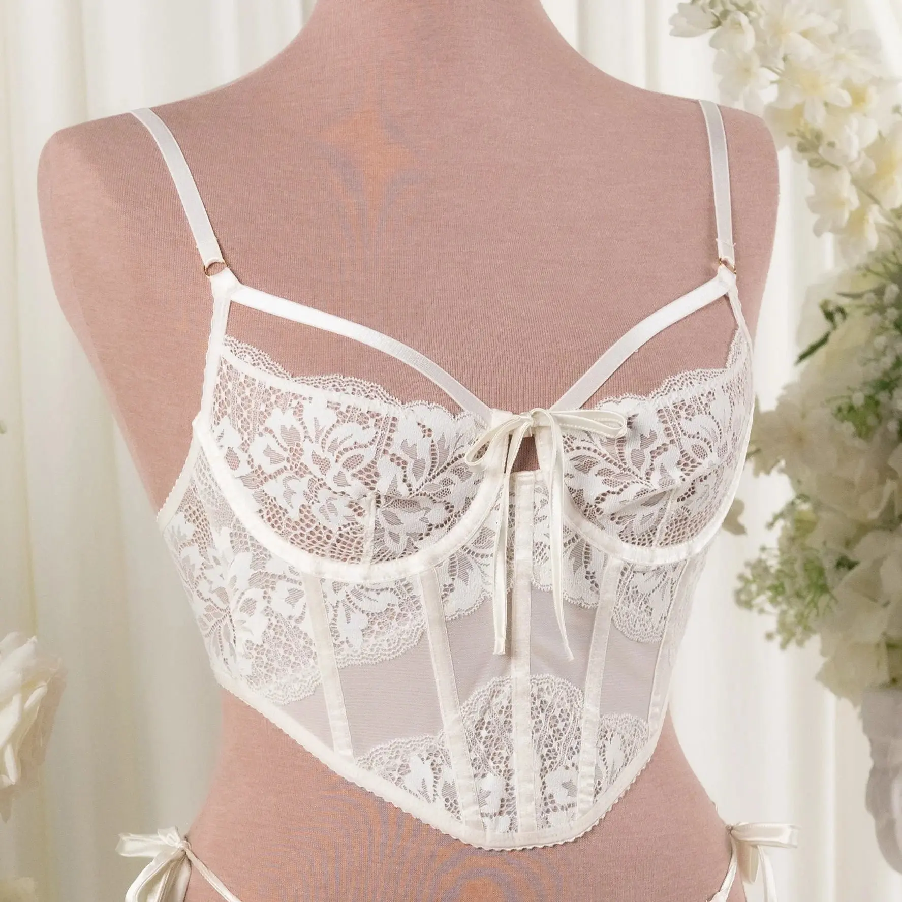 Lacy Underwire Corset - Pearl