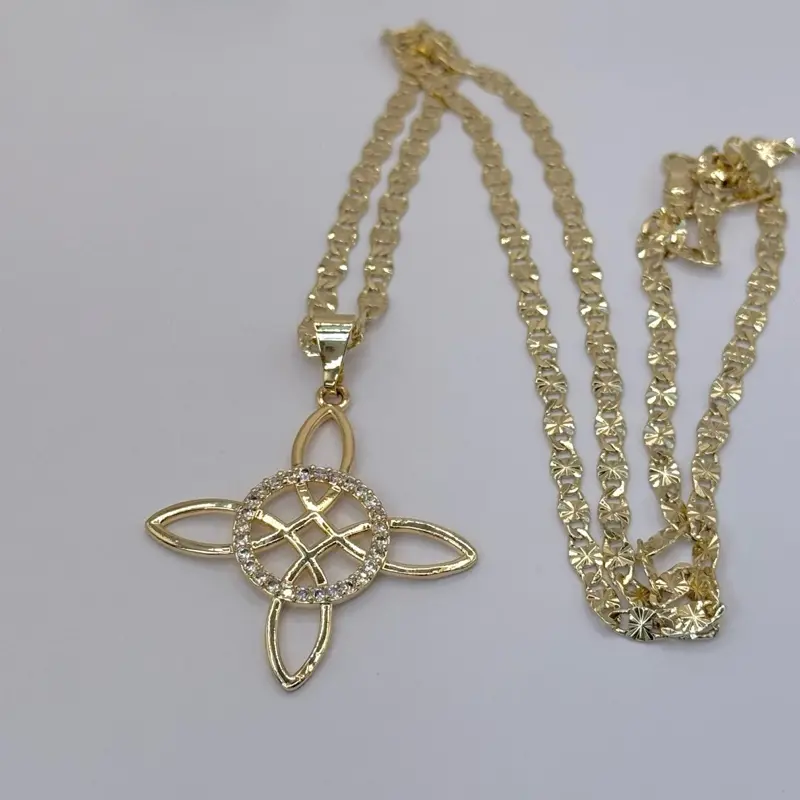NUDO DE BRUJA / witch's knot hermosa cadena de oro laminado GOLD-PLATED Available Size necklace clear stone's