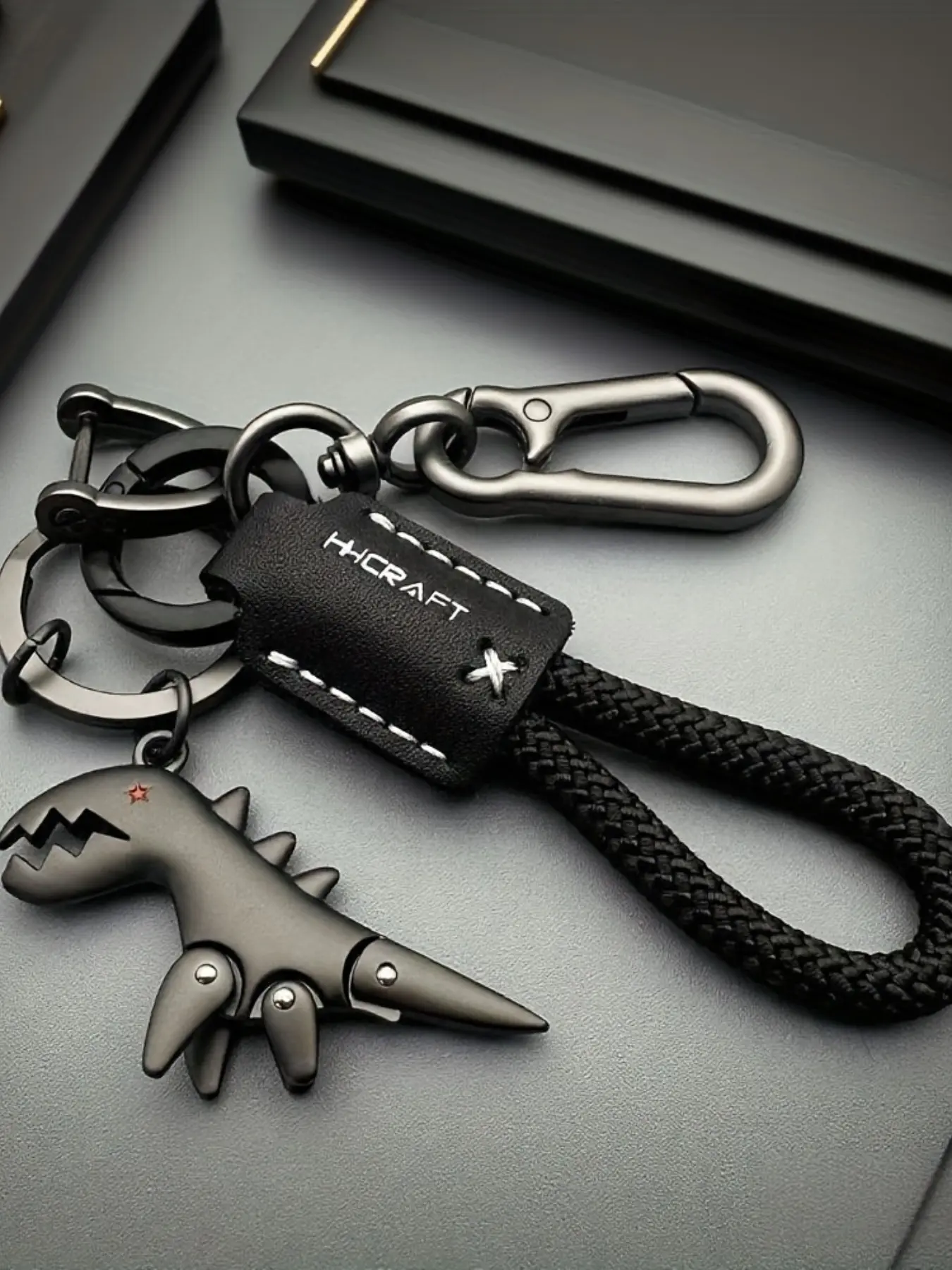 Cute Cartoon Small Dinosaur Keychain, Unisex Car Key Ring, Leather Rope Key Loop, Backpack Charm, Fun Accessory for Kids, Perfect Gift, Aesthetic Keychain