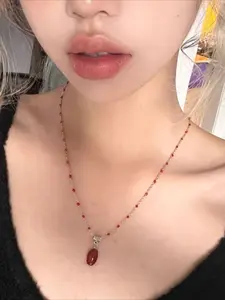 1 Piece of Retro Ethnic Style Imitation Jade Red Pendant Necklace, Simple and Personalized Design, Feminine Temperament Party Versatile Necklace