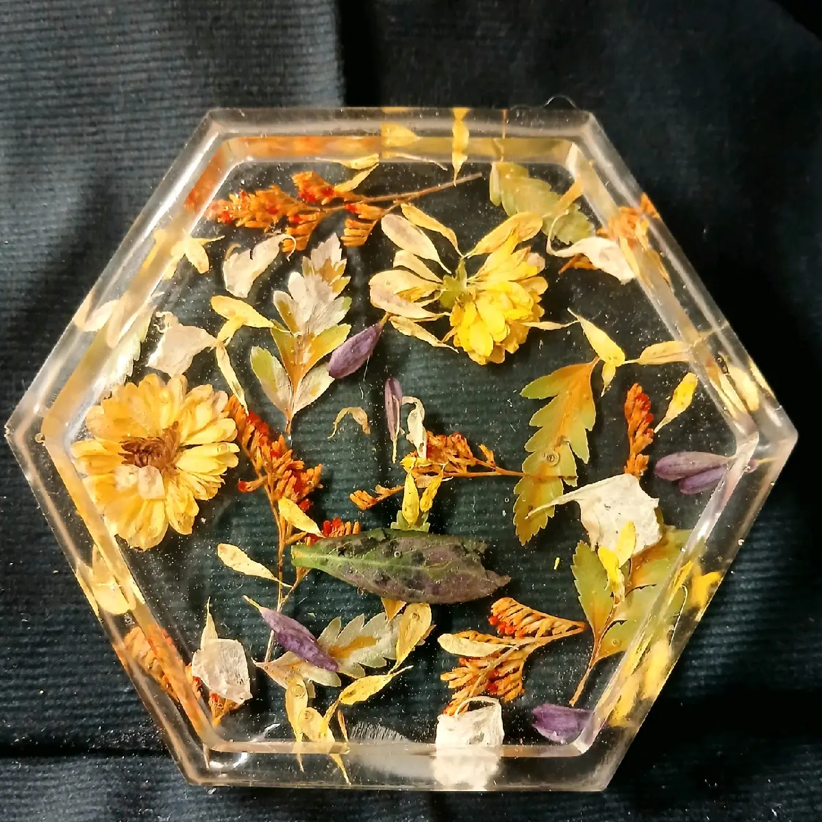 Handmade Floral Resin Coaster - 4" Diameter, Elegant Floral Design, Perfect for Hot & Cold Beverages, Easy to Clean, Stylish Tableware