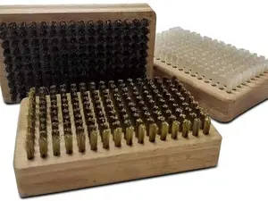 IGOSKI 3 Piece/lot Ski Brush 1 Horsehair Brush, 1 Nylon Brush, 1 Brass Brush Size 4.6 * 2.9 * 1.36 Inch, Weight 5.3 Oz