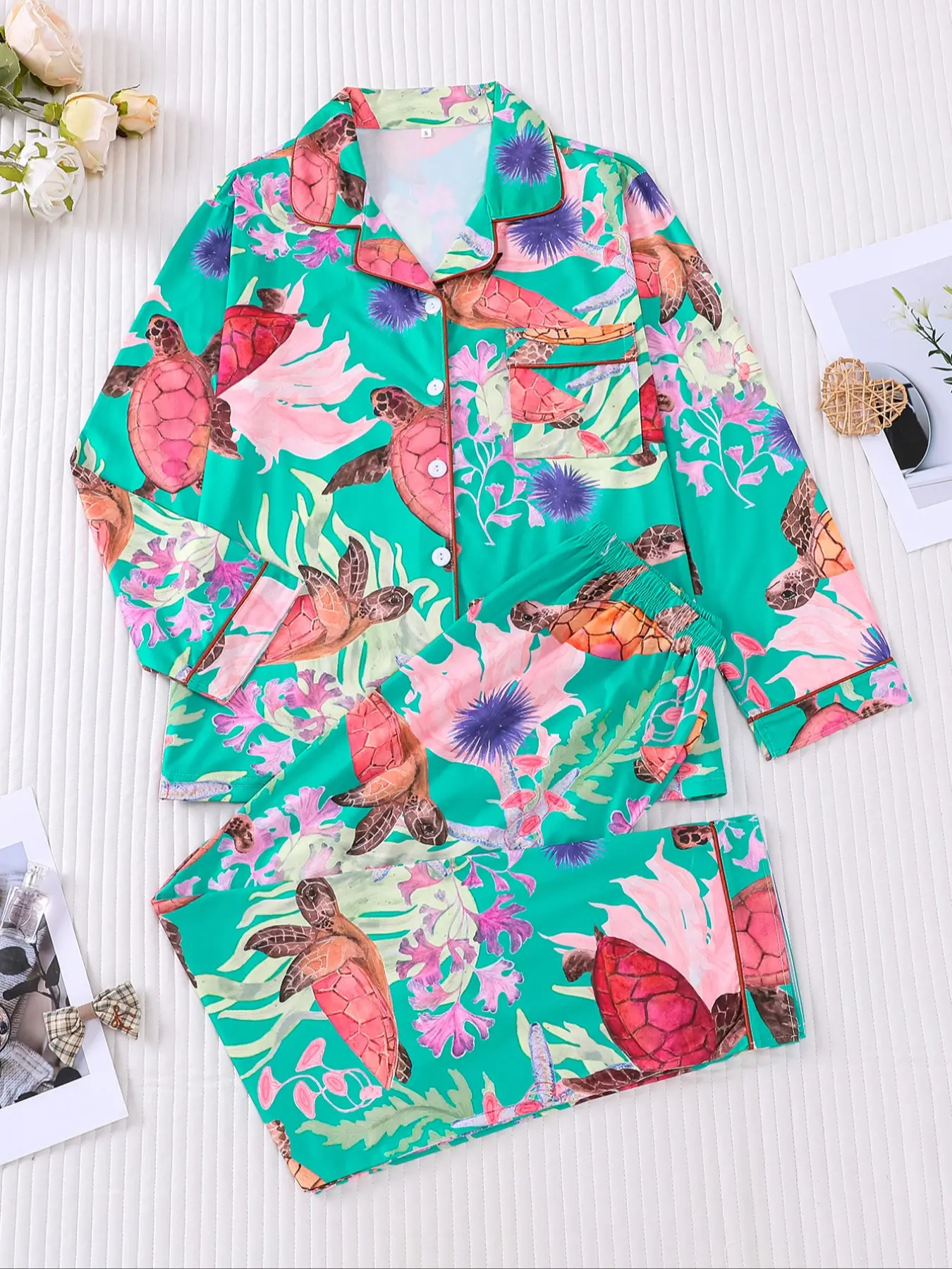 2-piece women's pajama set with turtle print, long-sleeved top and pants, small pockets, comfortable, soft, skin-friendly, smooth, Loose Fit, and elastic waistband. Suitable for all seasons, casual loungewear, Nightwear and pajamas.