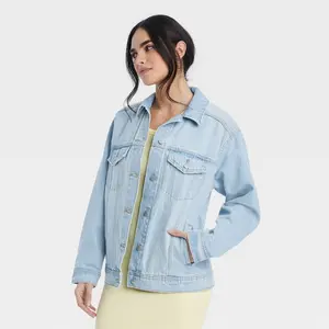 Universal Thread Women's Denim Trucker Jacket Vintage Relaxed Fit, Light Wash, S