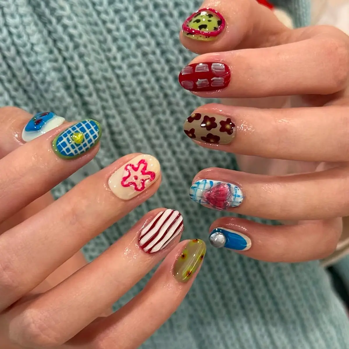 24 pcs of oval-shaped, playful, retro-style artificial nails, Decorative nails with colorful candy, khaki, five-petal flower, 3D irregular stars, red cherries press on nails, Nail Art Set