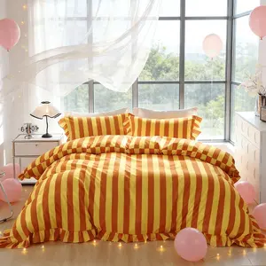 Romantic Striped Ruffle Decorative Bedding Set, 3-Piece Includes 1 Duvet Cover + 2 Pillowcases, No Insert Soft Skin-Friendly Fabric, Valentine's Day & New Year's Gifts Gift, Bedroom Bedding Set