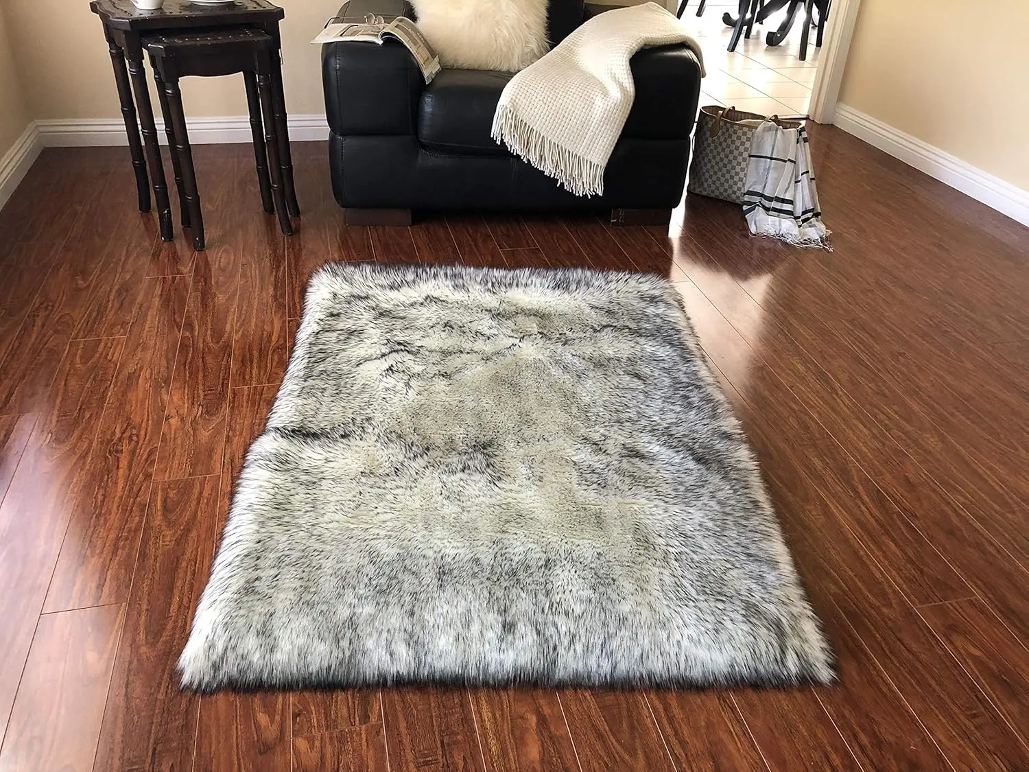 LAMBZY Faux Sheepskin Super Soft Hypoallergenic Rectangular Area Rug, Luxury Silky Bedroom Rugs Living Room Kids Rooms Sofa Floor (4'x6', White/Black)