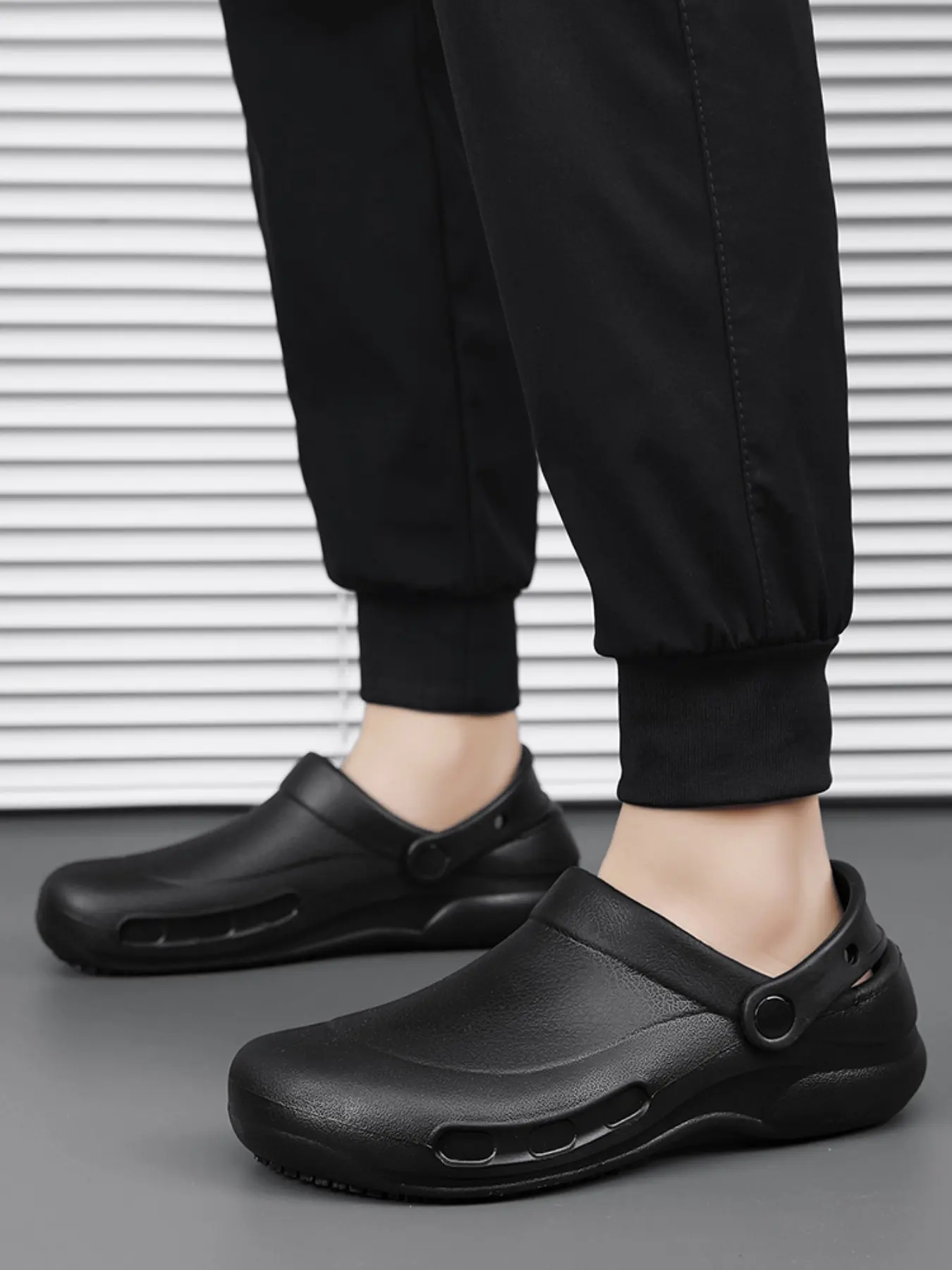 Nurse Breathable Hole Shoes, Doctor Easy Clean Lab Shoes, Durable Long-Lasting Medical Professional Clinical Shoes, Lightweight Outdoor Shoes, Breathable Lightweight EVA Clogs, Work Clogs