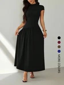 Women's short-sleeved pleated slim-fit solid casual dress, perfect for dates, parties, clubs, and commuting.