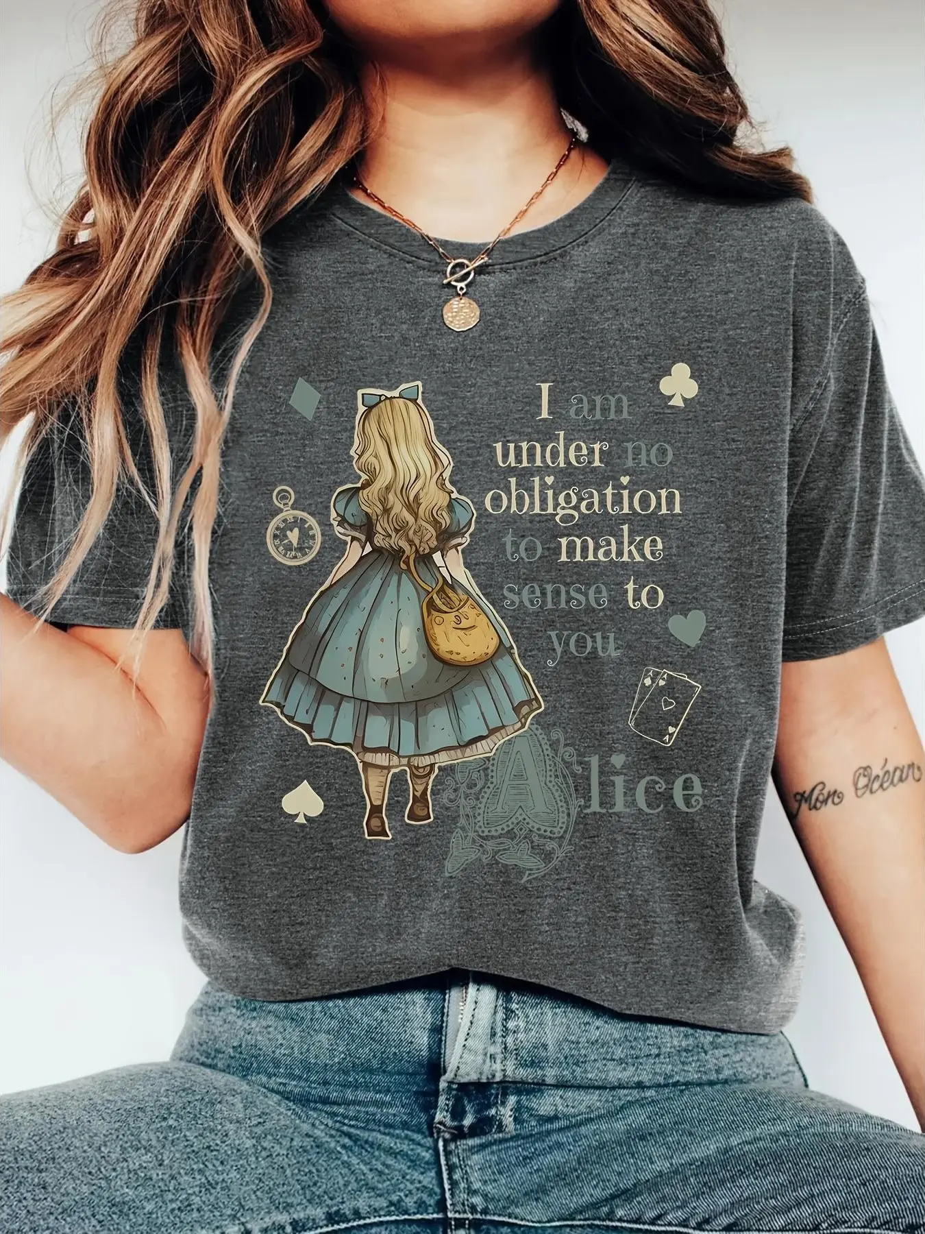 Alice "I Am Under No Obligation"  Print Spring/Summer Daily Commute Casual Versatile T-Shirt, Elegant Women's Casual Vacation Style, Sporty Trendy Versatile Design, Simple Round Neck Comfortable Breathable Top,