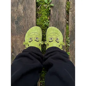 SHREK CLOGS