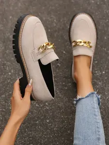 English Style Thick Sole Loafers, Vintage Look with Practicality, Chain Decor, Commuter & Daily Wear, Enhanced Grip and Comfort