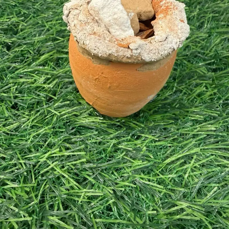 Mini Cantarito de barro relleno de caolin terron y barro