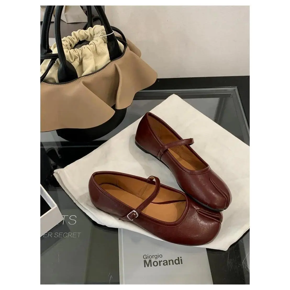Fashion Tabi Ninja Shoes Women Flats Ballet Split Toe Ballerinas Ladies Round Heeled Loafers Tacones Female Moccasin Brand Mujer