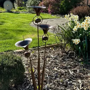 Stake with Bells Horsehoe Lily Decor, Bronze Outdoor Floral Decoration, Elegant Garden Ornament, Perfect for Home Landscaping