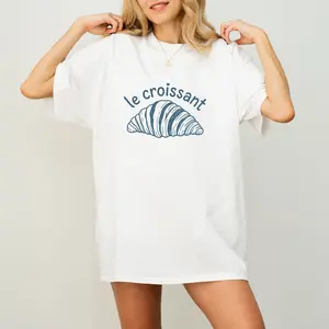 Le Croissant Tee – Minimalist French Bakery Graphic Shirt, Cute Vintage Paris Aesthetic Top for Women and Men, Breakfast Lover T-Shirt