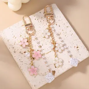 New Floral Flower Keychain, High-Quality Fringe Pearl Sakura Key Ring, Key Chain Bag Pendant, Stylish Accessory for Bags