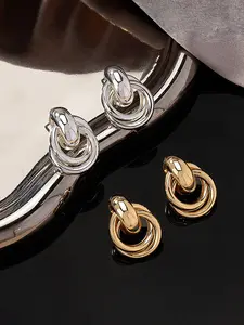 1 pair of earrings, with three interlocking rings in gold and silver colors, overlapping in a hollowed-out textured design. The alloy features a minimalist classic style, perfect for daily wear, banquets, Zinc alloy material