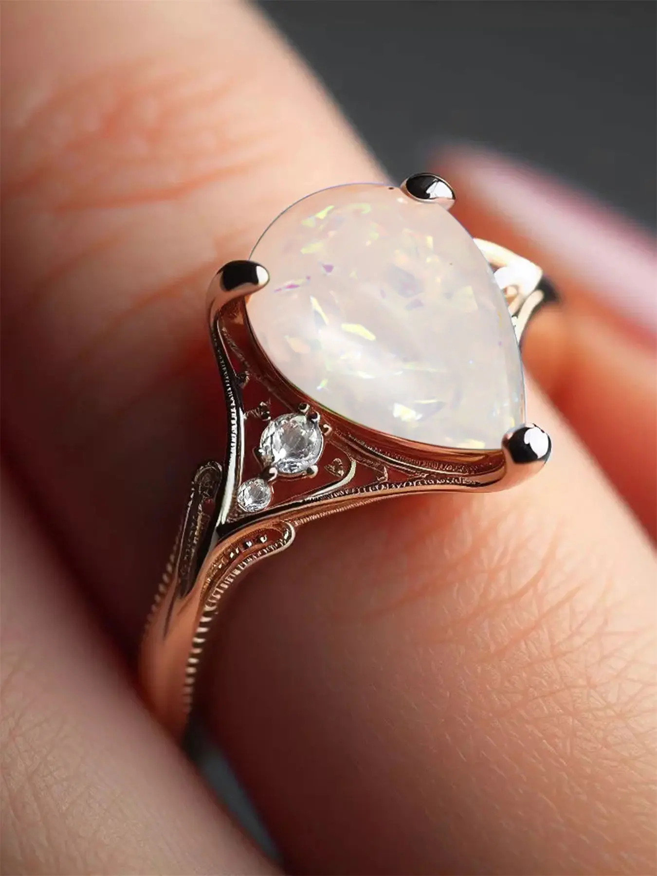 1 PC Elegant Cubic Zirconia Ring For Women For Wedding Engagement Anniversary Party Jewelry Valentine's Day Gift Scrolling Ring