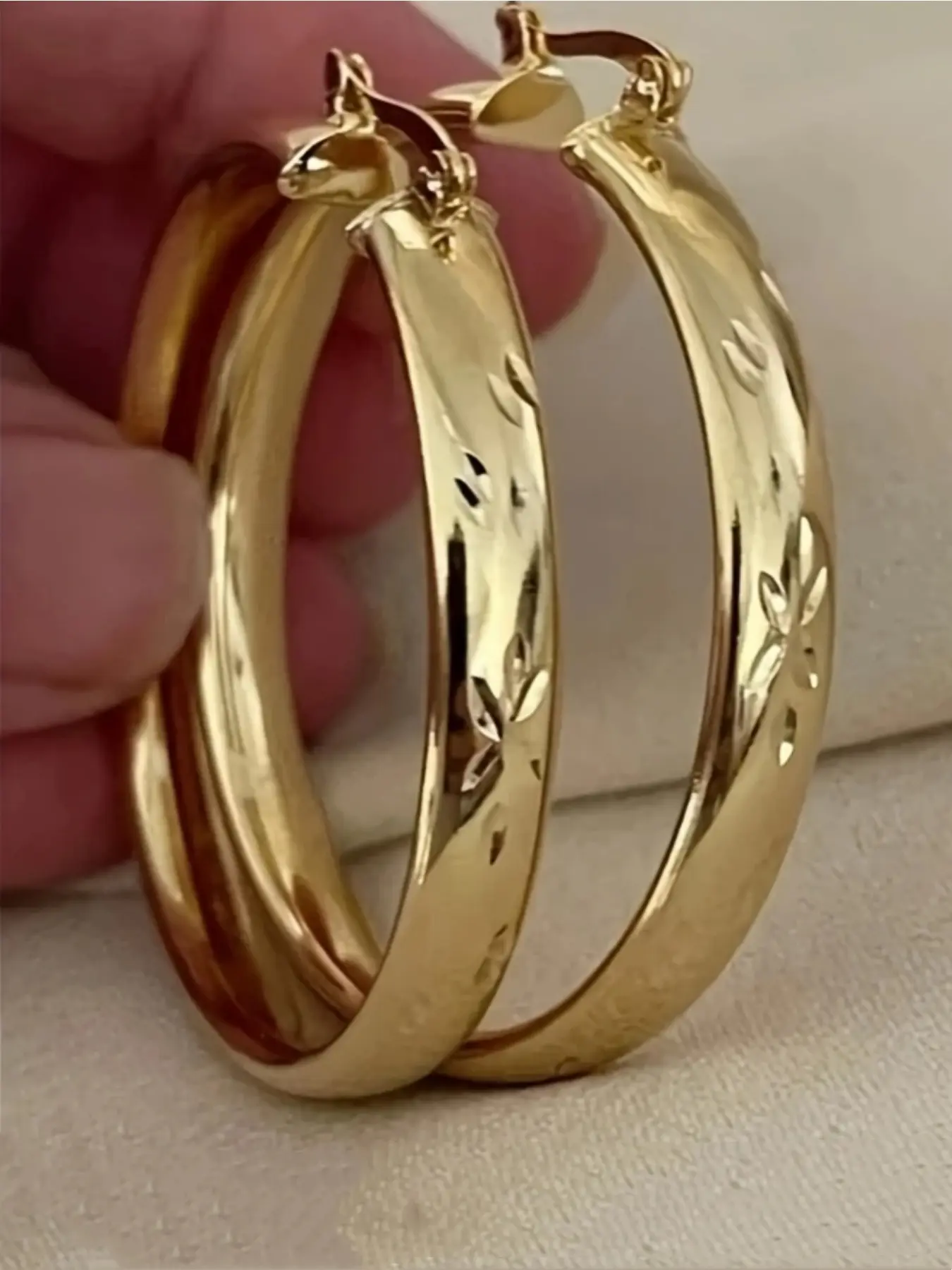 Classic Retro Hoop Earrings for Women, Dainty Lightweight Hoops, Elegant Printed Design Earrings, Perfect Accessories for Daily Holidays and Parties, Fashionable Earrings, Earrings Jewelry