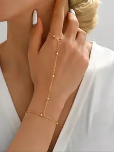 Multi layer connected finger O-chain bracelet is suitable for daily wear, vacation and dating occasions, and is also a surprising and exquisite small gift