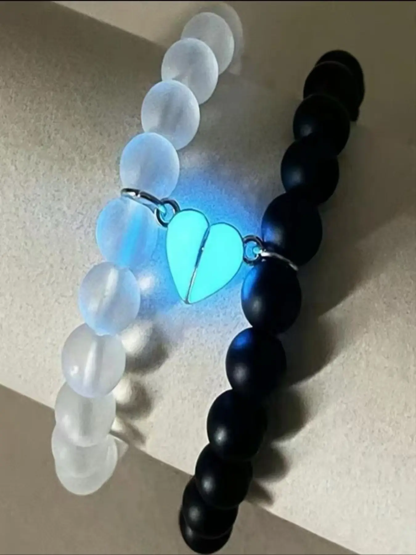 Magnetic Heart Crown Luminous Bracelets for Women & Men, 2-Piece Set, Perfect for Parties & Everyday Wear, Stylish Jewelry Gift Option, Heart Shaped Bracelet