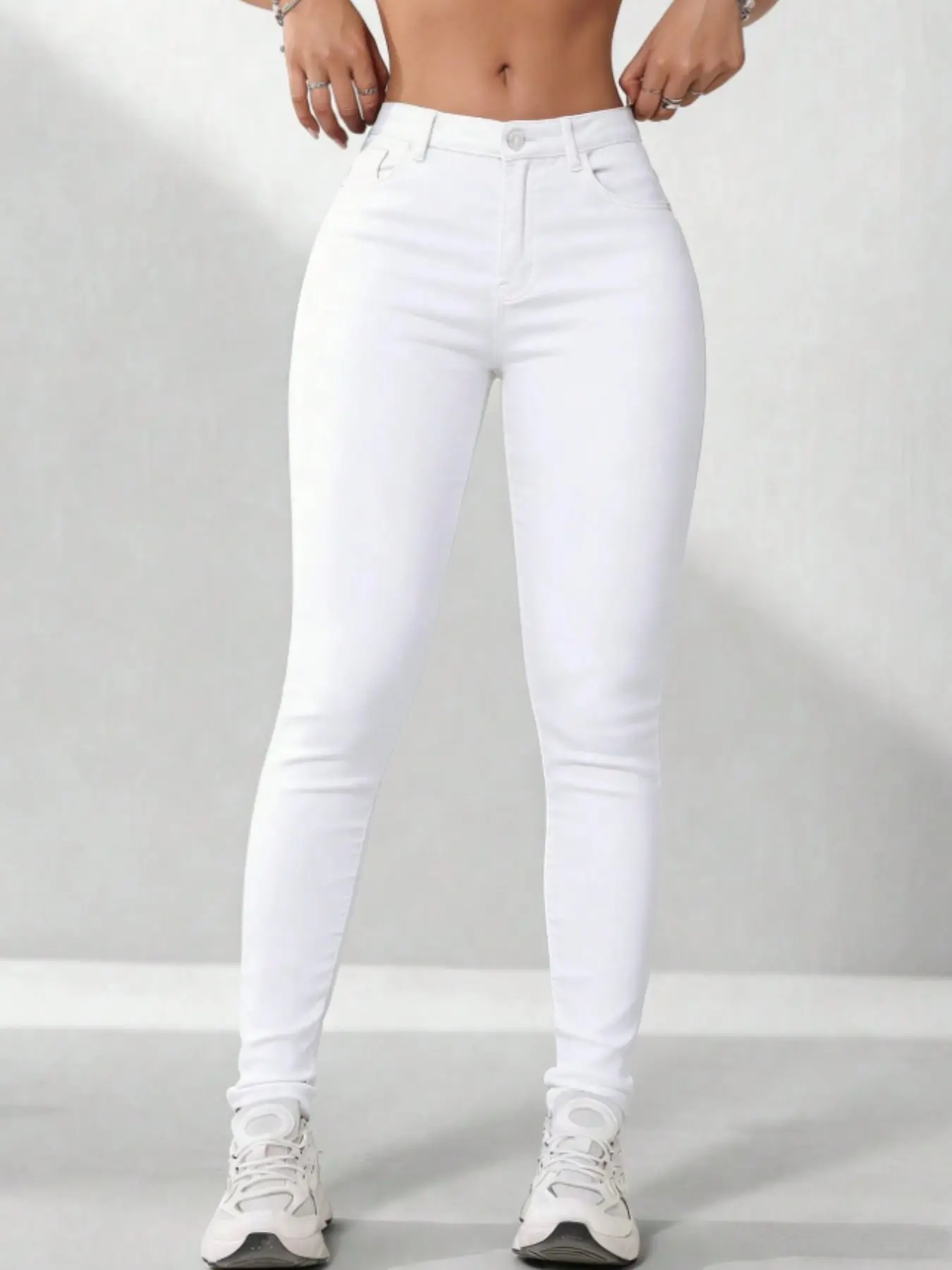 Women's Jeans Skinny Mid-Waist Elastic Fit Solid Design Casual Denim Pant, Accentuates Hip Lines, Zipper and Button Front, Stylish Denim Jeans for Everyday Wear