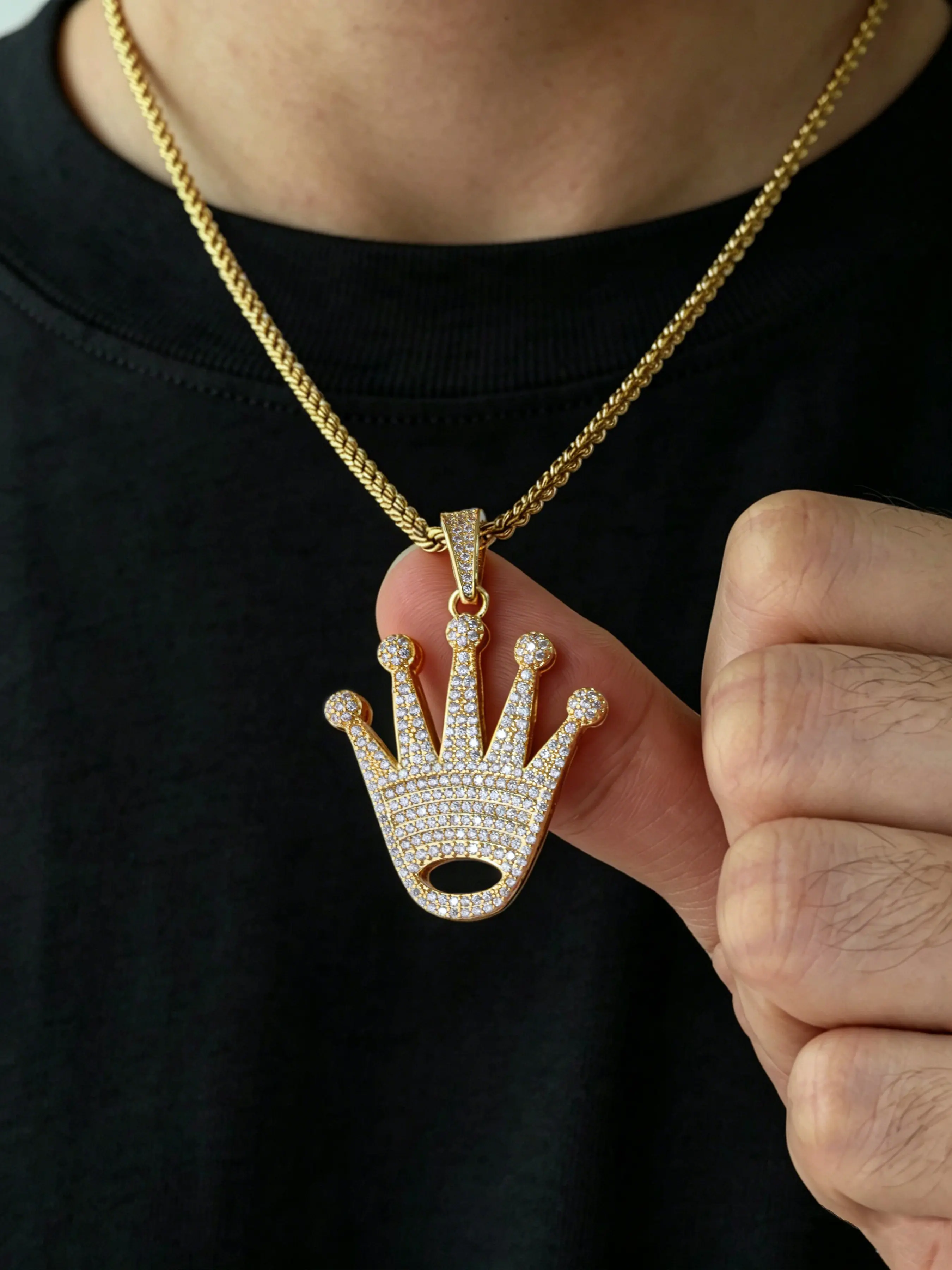 Crown-shaped pendant, a unique hip-hop accessory, Jewelry Necklace, Bling Necklace, Trendy Necklace, copper-inlaid zircon, with a 24-inch chain, suitable for gifting, birthday presents, and daily wear, Zircon Stones Necklace