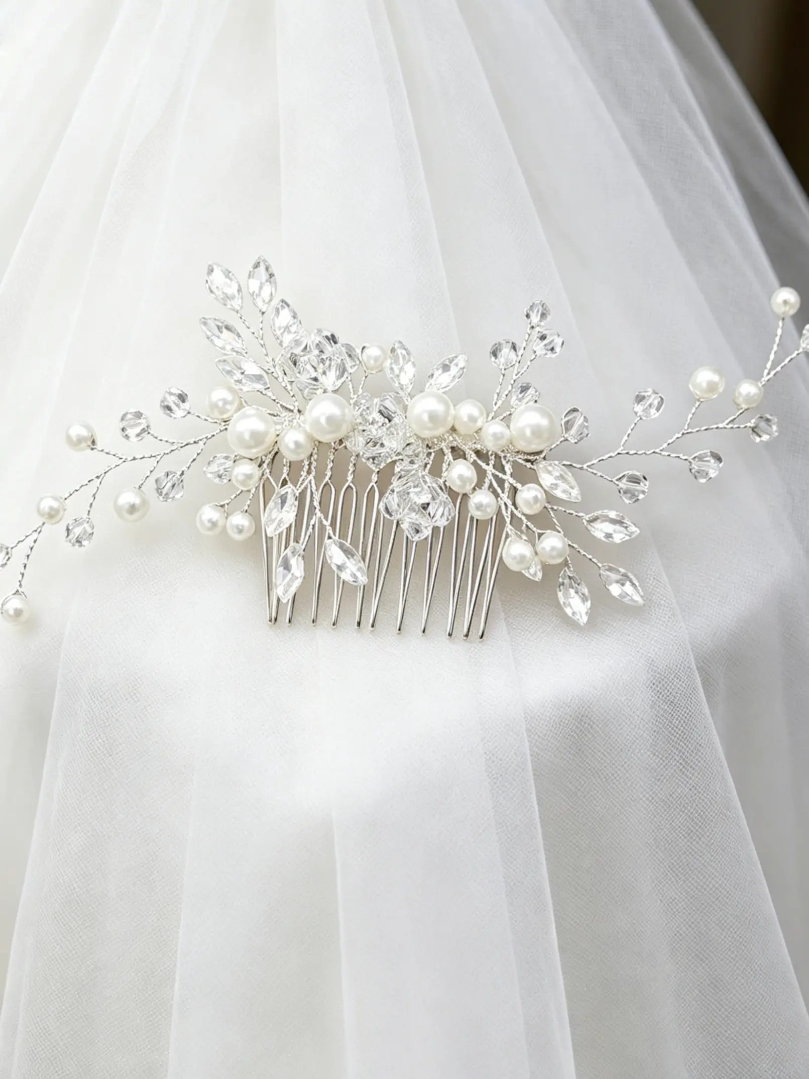Minimalist Pearl Rhinestone Hair Comb, Elegant Crystal Side Comb Hairpin for Women, Wedding Bridal Formal Hair Accessories, Silver Gold Metal Hair Comb for Updo Prom Party, Christmas Thanksgiving Birthday Gift Ready for Mom Wife