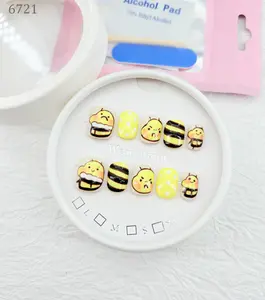 .DP.Hand-painted wearable bee nails