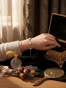 Clover Lucky Bracelet for Women, Flower Four-Leaf Chain, Fashion Jewelry Gift, Stylish Accessory