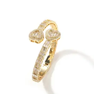BAGUETTE HEART CUFF BANGLE 18KT GOLD PLATED