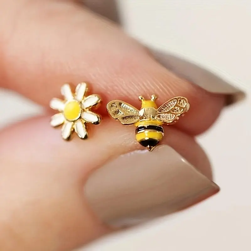 Women's Whimsical Dangle Earrings - Dainty Stackable Earring Stack, Asymmetrical Flower Cluster, Animal-Shaped Bee Costume Accents, Ideal for Daily Wear & Casual Parties, Birthday Gifts