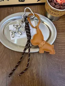 1 PCS French Bulldog Keychain, Balloon Dog Pendant, Leather-Like Material, Handmade Braided Strap, Style, Gift for Girlfriend, Birthday, Valentine's Day, Christmas