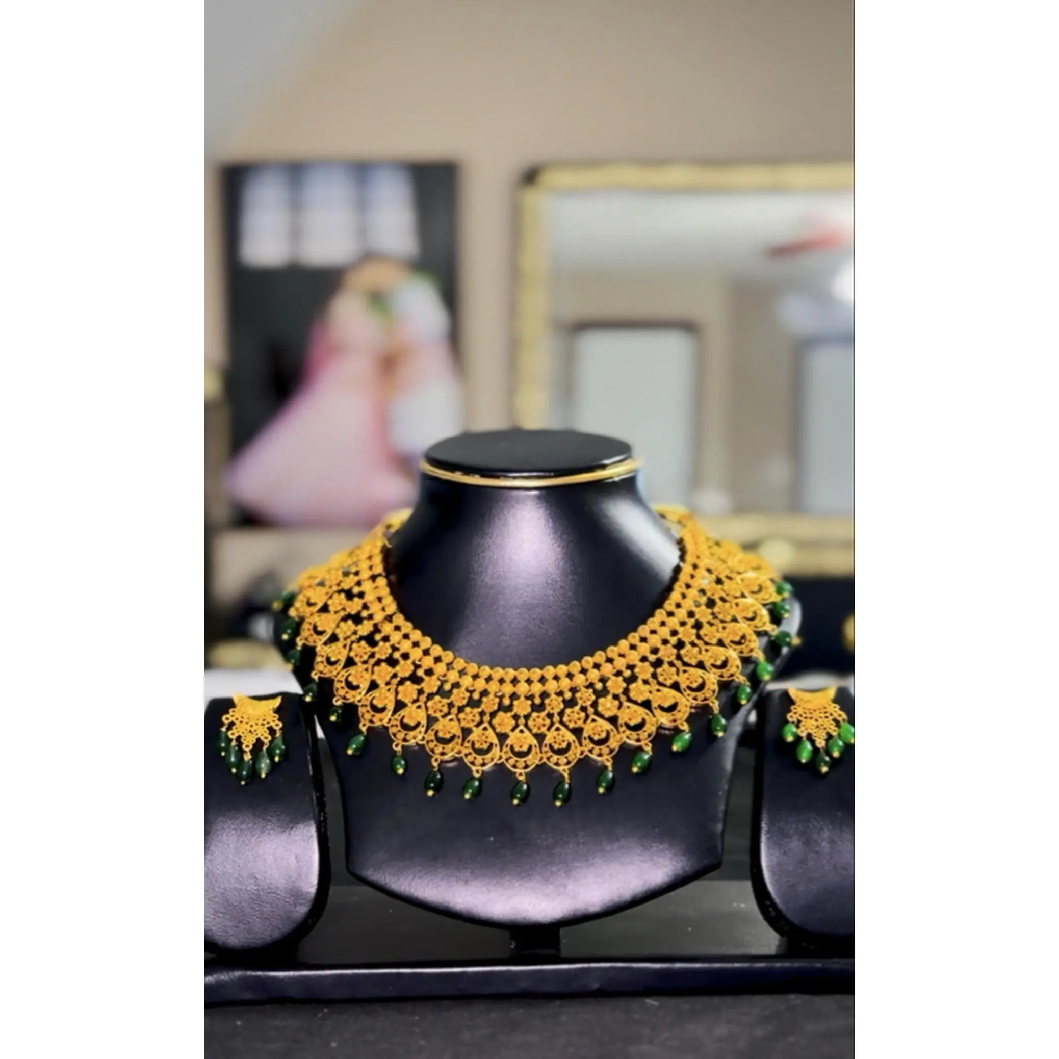 Heavy Goldplated Necklace with Earrings - Elegant Jewelry Set for Special Occasions