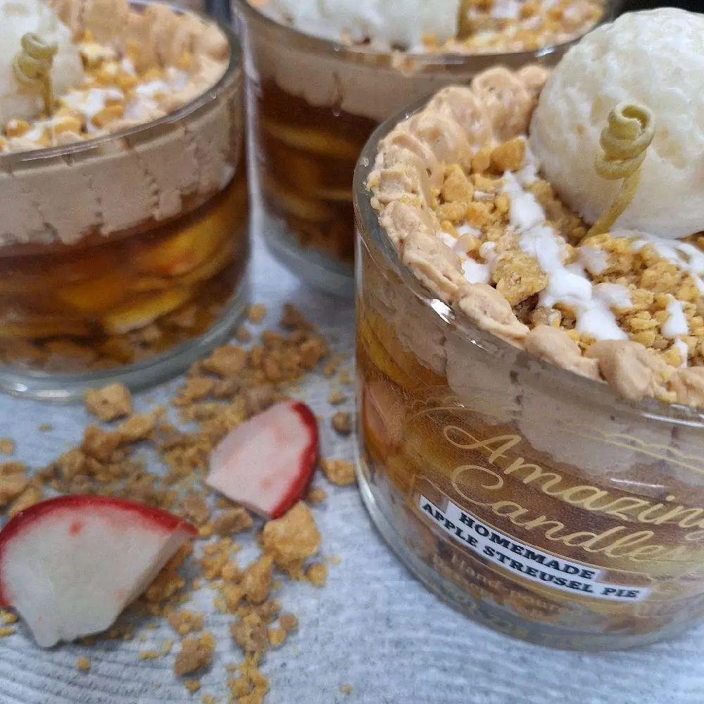 Homemade Apple Streusel Candle - Perfect for Home Decor and Aromatherapy