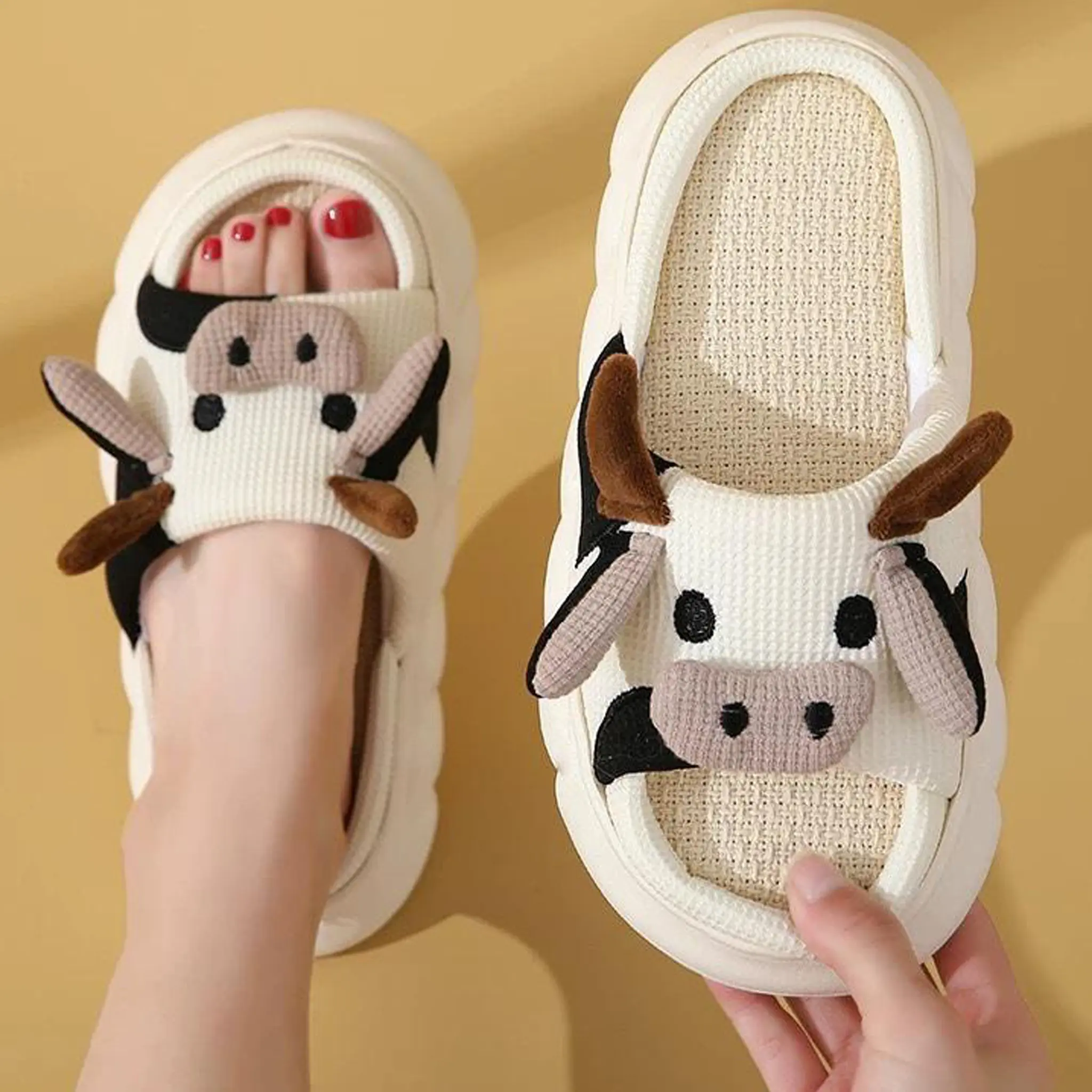 Unisex Cow Print Plush Slippers with a Casual Colorblock Look, Lightweight Slip-On Slides for Indoor/Outdoor Use, Non-Slip Cushioned Sole, Casual Wear, Plush Fabric, Slip-On Ease