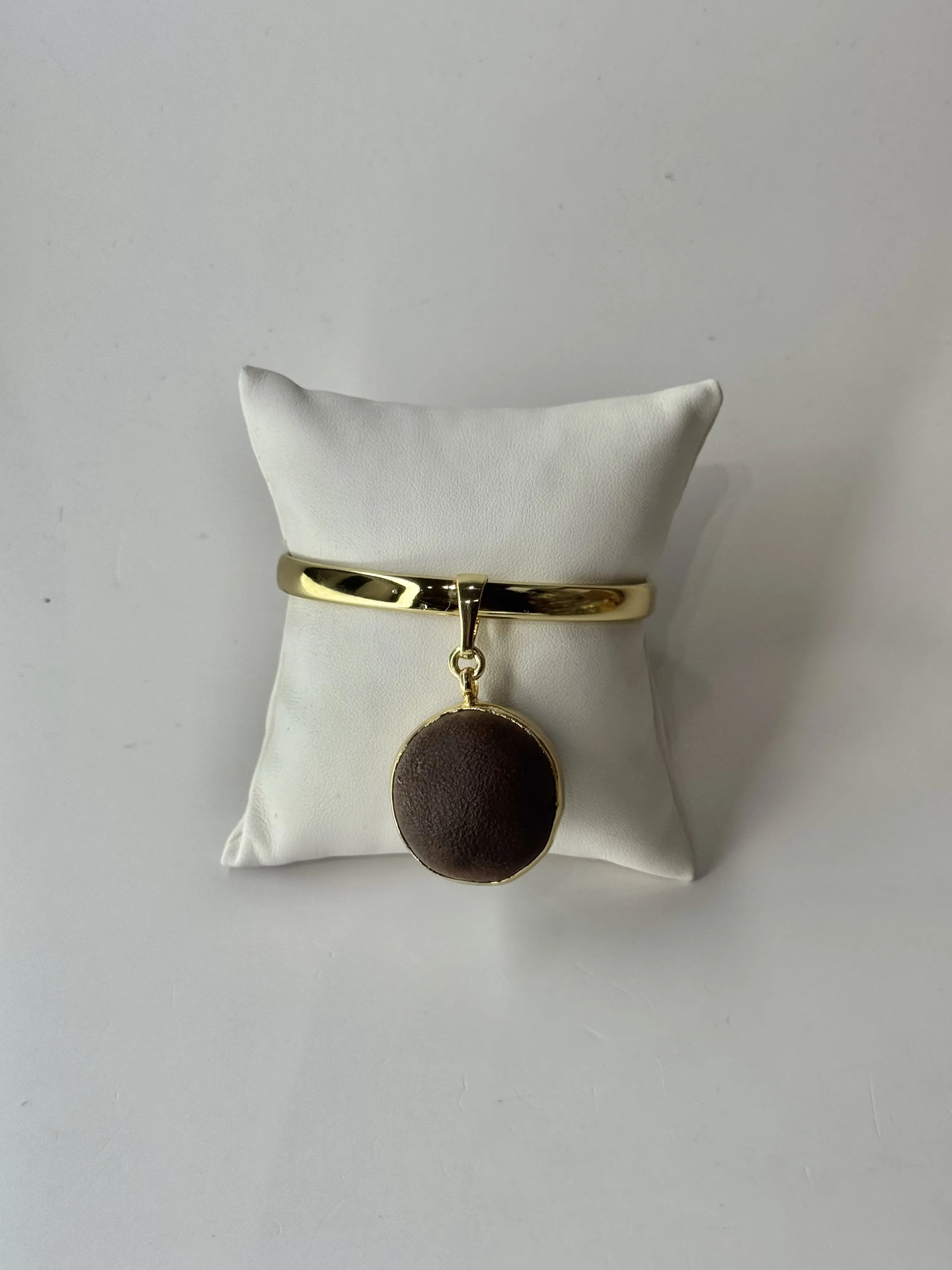 Ojo de Buey Amulet 6mm Gold Laminated Protection Charm for Good Luck and Energy Protection Elegant Lightweight Daily Use Pulsena Lucky Pendant