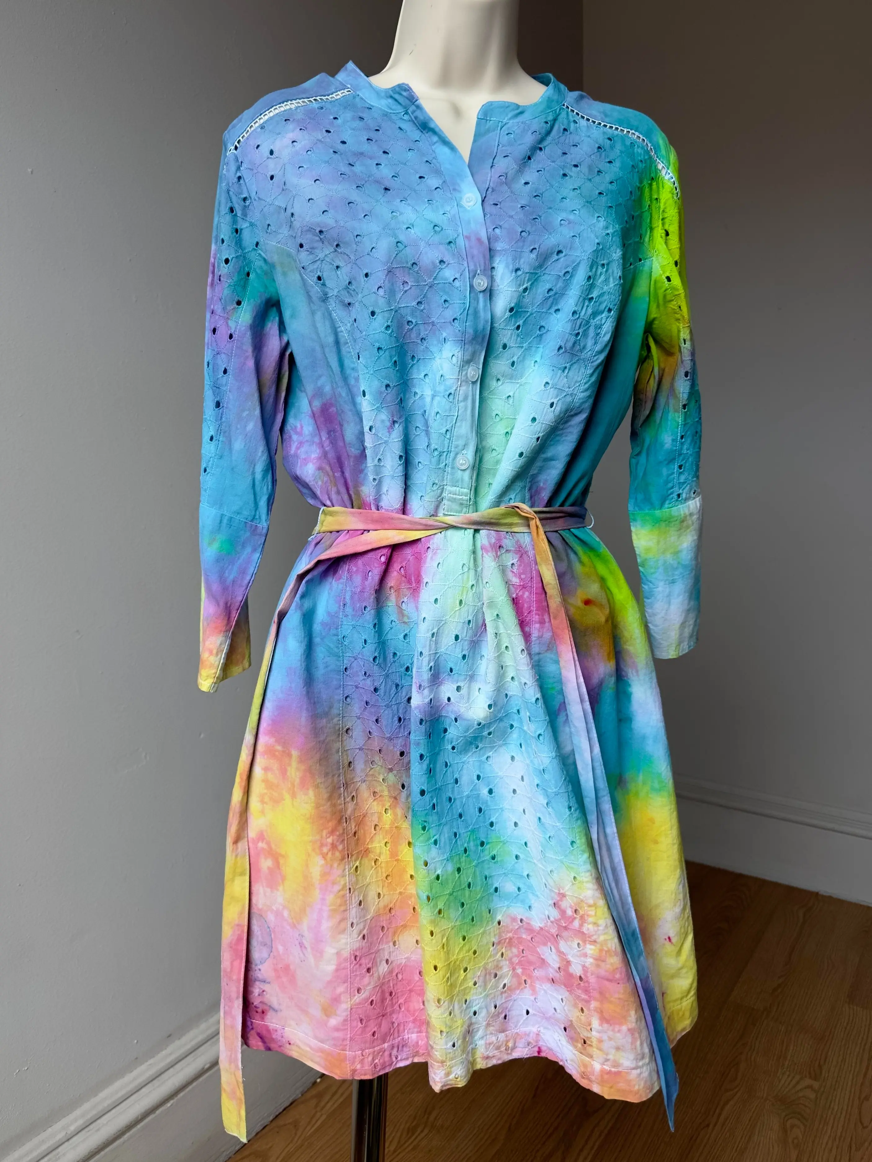 Women’s 10 blue ocean rainbow belted dress button up at chest cotton slip on