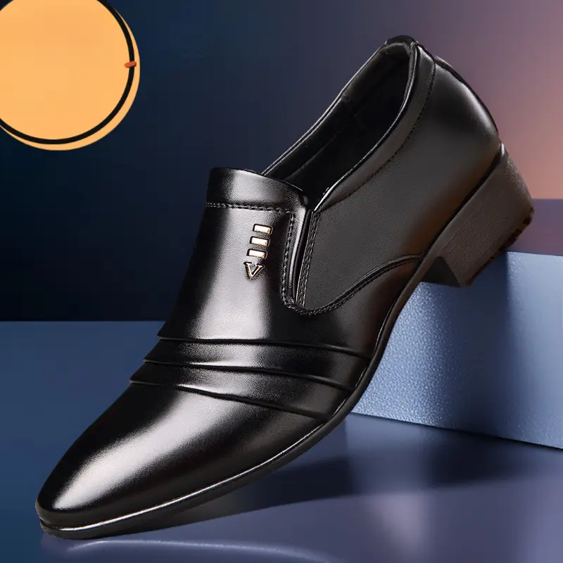 A men's large-sized cross-border business formal wear with a pair of British pointed-toe office shoes in the autumn new style