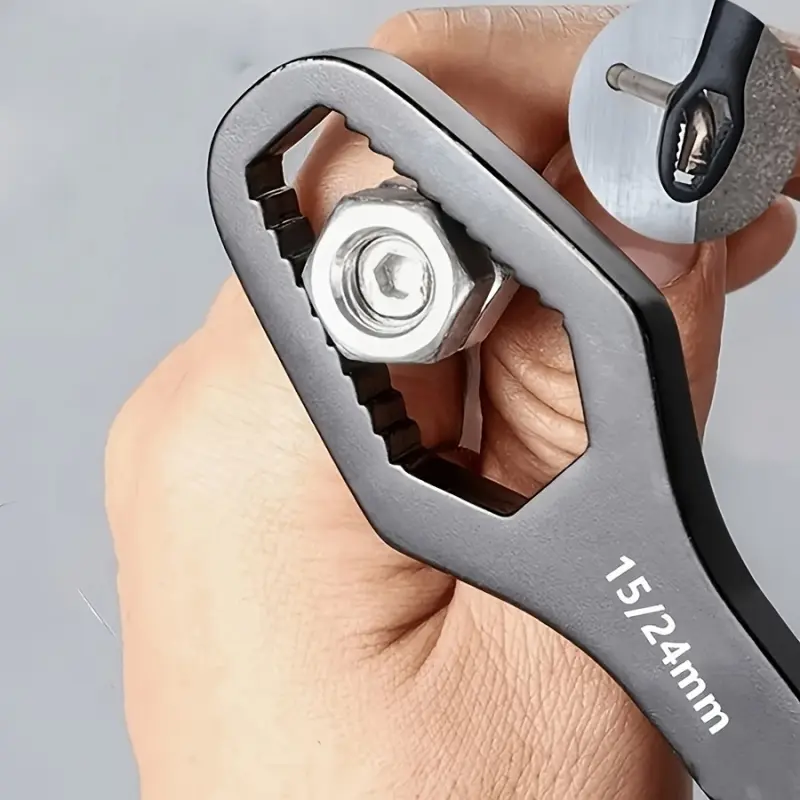 1 multifunctional black Torx wrench-adjustable self-tightening double-headed wrench, with 3-17mm caliber, 5mm thick durable design and portable handle, suitable for car maintenance and home DIY projects.
