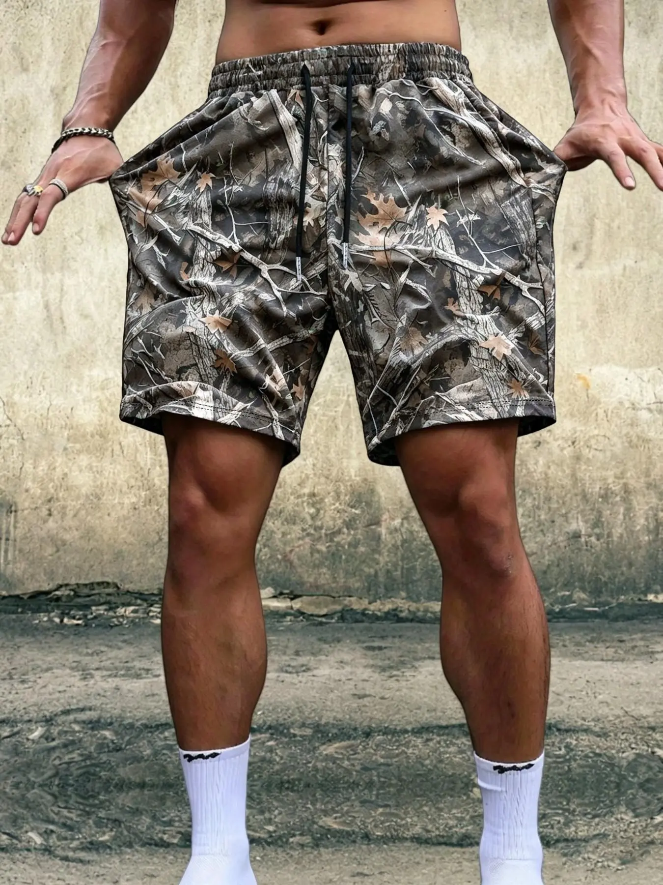 Men's Camouflage Shorts for Outdoor Hunting, Leaf Pattern, Breathable Soft Fabric, Drawstring Waist, Ideal for Camping and Hunting, Camouflage Sports Shorts, Jungle Work Shorts, Casual Outdoor Shorts